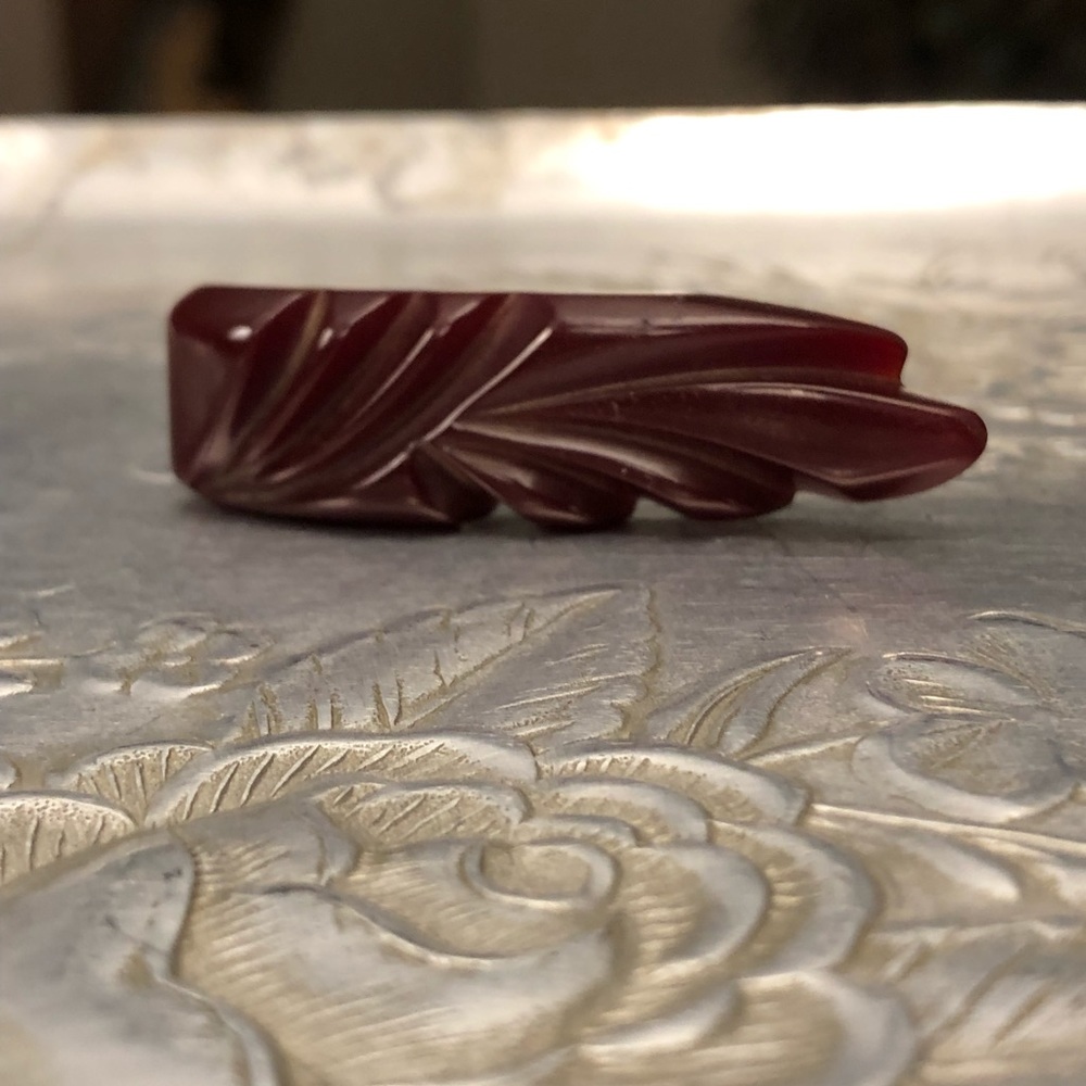 Vintage Bakelite Maroon Scarf Pin - Picture 5 of 7